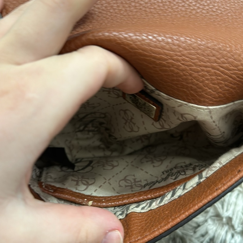 GUESS purse - Picture 4 of 4